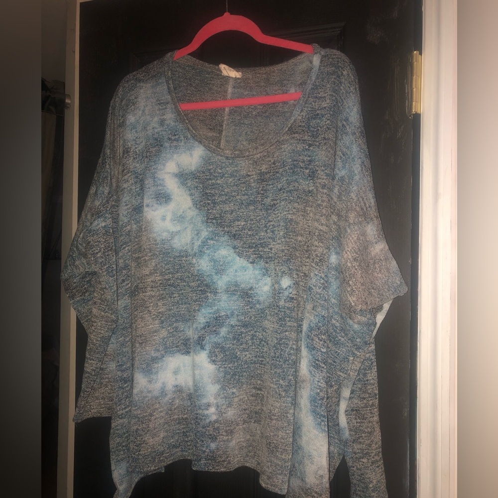Women’s oversized long sleeve top